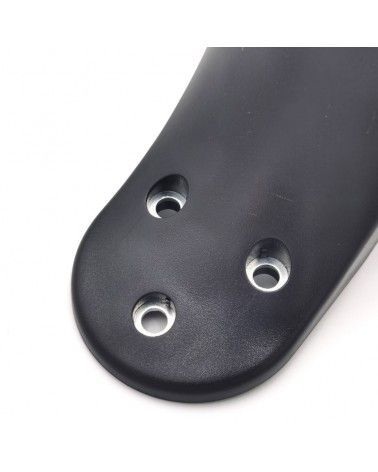 Guardabarros trasero para patinete de tres tornillos en color negro.